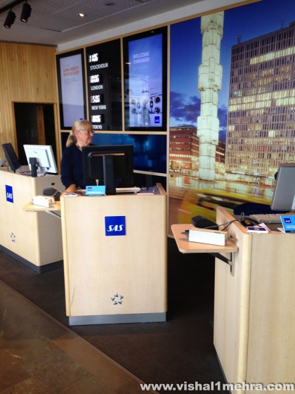 SAS Stockholm Lounge - Entry and Staff