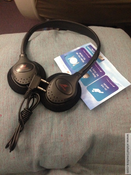 SriLankan A320 Business Class - Pillows and Headphones